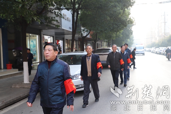 大冶市公安局離退休干部黨委組織老公安巡邏隊(duì)開(kāi)展為期三天的巡邏活動(dòng) (2).jpg