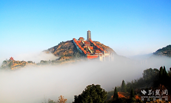 3 云霧繚繞的雷山（程國勝 攝）.jpg