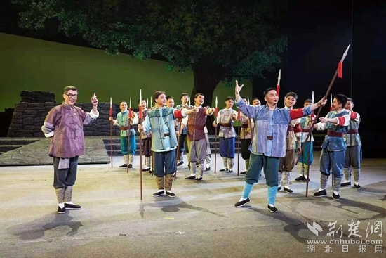 革命歷史題材楚劇《天明天亮》演出現(xiàn)場(chǎng)。通訊員供圖.webp.jpg