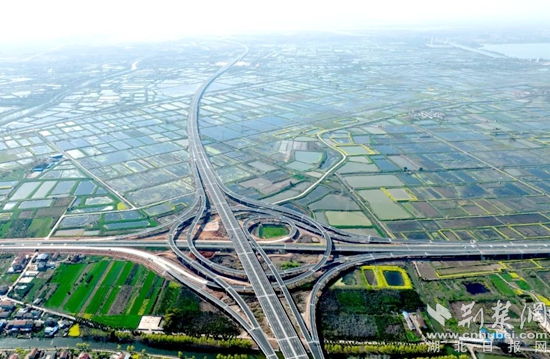 鐵、水、公、空立體式交通運輸通道連線成網(wǎng)_副本.jpg