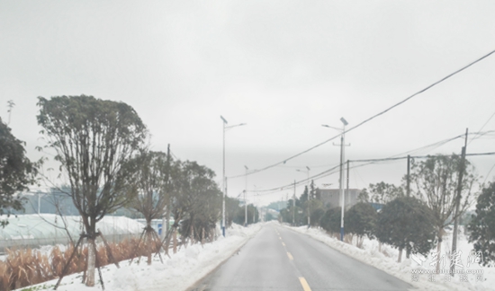 省道S356董家垅-朱新線路口9.3公里，都清理到邊，路面不見雪 高橋鎮(zhèn).jpg
