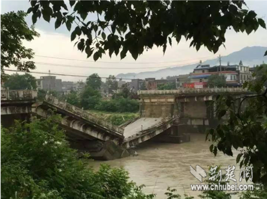 發(fā)生垮塌的程風(fēng)大橋_副本.png 發(fā)生垮塌的程風(fēng)大橋_副本.png
