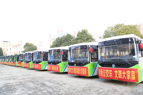 即將在崇陽投入使用的68輛新能源純電動公交車。.jpg